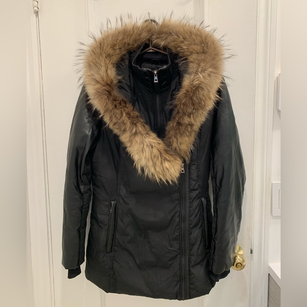 CanaV women’s black down jacket with genuine raccoon fur collar. Size Small